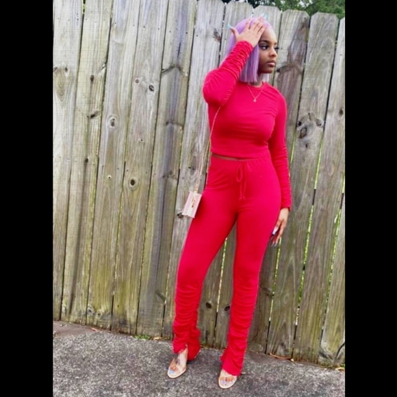 Red set - Picture 1 of 3